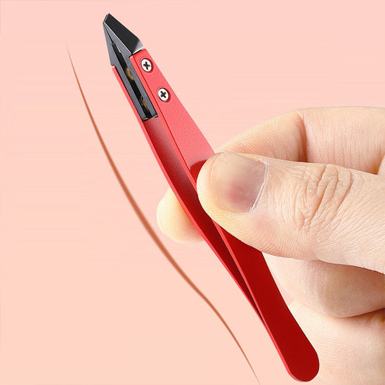 utilisation de la pince a epiler pour les sourcils