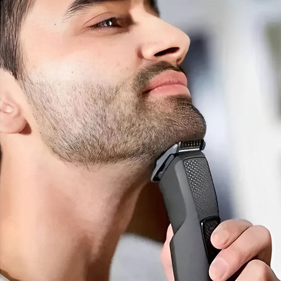 utilisation de la tondeuse barbe  sur le visage